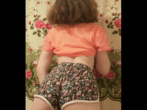 ❤️ Giovane pupa sexy fa uno striptease riprendendo i suoi pantaloncini alla telecamera ️ Slutsal it.hentaisea-com.ru ️❤