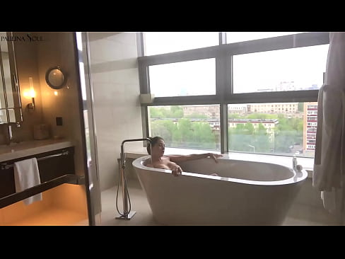 ❤️ Tremenda pupa che si masturba appassionatamente la figa in bagno ️ Slutsal it.hentaisea-com.ru ️❤