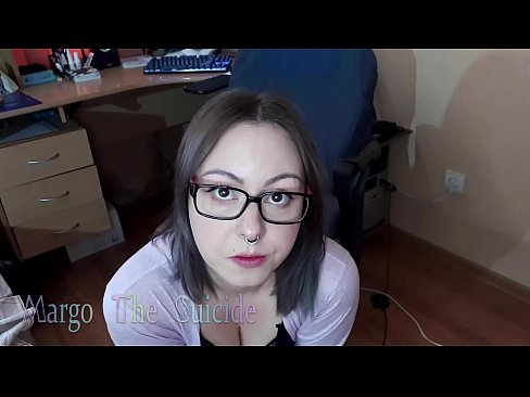 ❤️ Ragazza sexy con gli occhiali succhia il dildo profondamente sulla macchina fotografica ️ Slutsal it.hentaisea-com.ru ️❤