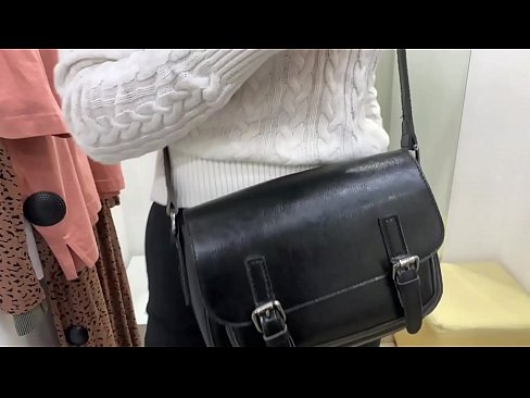 ❤️ Masturbazione pubblica della giovane cagna FeralBerry con un dildo nel camerino ️ Slutsal it.hentaisea-com.ru ️❤